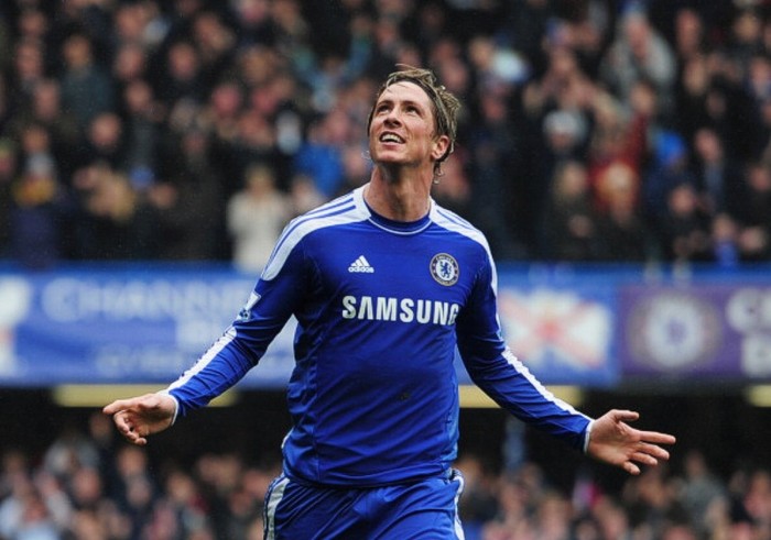 1. Fernando Torres (2011, 50 triệu bảng từ Liverpool tới Chelsea): Vụ chuyển nhượng đắt giá nhất trong các kỳ chuyển nhượng mùa đông. Torres quyết định rời Liverpool khi đó đang trong giai đoạn khủng hoảng để tìm kiếm vinh quang cho mình ở cấp độ CLB. Anh đã có vinh quang ở Chelsea với 1 FA Cup và 1 Champions League, tuy nhiên thể hiện của Torres là rất thất thường và đã có 3 đời HLV ở Chelsea bị sa thải kể từ khi El Nino xuất hiện. Rafa Benitez là HLV thứ 4, cũng là người thầy cũ của anh ở Liverpool, và được trao trách nhiệm giúp Torres ghi bàn trở lại.